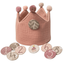 Papierdrachen Geburtstagskrone Musselin mit Zahlen - für den Kindergeburtstag - Krone aus Musselinstoff mit Button Zahlen von 1-8 | Party Deko Hut für Jungen & Mädchen Rosa