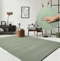 the carpet Relax Moderner Flauschiger Kurzflor Teppich, Anti-Rutsch Unterseite, Waschbar bis 30 Grad, Super Soft, Felloptik, Grün, 140 x 200 cm 140 x 200 cm Grün