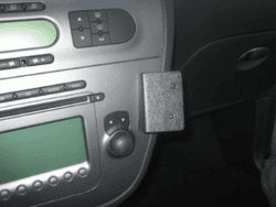 Brodit 853715 ProClip für Seat Leon 44356 Angled Mount schwarz
