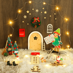 Etopgo Wichteltür Set 59 Stück Wichtel Zubehör Weihnachten, Zaubertür mit 5 Szenen, Mit Weihnachtsbaum, Schneemann, Bauernwagen, Heuhaufen, Elfenfußabdrücke, Weihnachtsmann im Schlitten, Elch