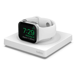 Belkin Apple Watch Ladegerät, MFi-zertifiziertes drahtloses Ladepad mit Weckermodus, minimalistisches Design, inklusive USB-C-Kabel für die Apple Watch Series 8, Series 7, Series 6, Ultra und mehr Weiß