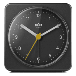 Braun Klassischer analoger Wecker Schlummerfunktion und Licht, ruhiges Quarzuhrwerk, Crescendo-Alarm, schwarzes Modell BC03B