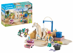 PLAYMOBIL Horses of Waterfall 71354 Isabella & Lioness mit Waschplatz, umfangreiche Pferdepflege, weitläufige Ausritte und gemeinsame Selfies, nachhaltiges Spielzeug für Kinder ab 5 Jahren