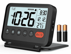 MeesMeek Reisewecker Digital Klein: 2 Stufen Licht und Lautstärke, 12/24H, Kalender, Temperatur, Wochenende und Schlummer Modus, Klappbar, Batteriebetrieben Mini Wecker (AAA-Batterien inklusive) Schwarz