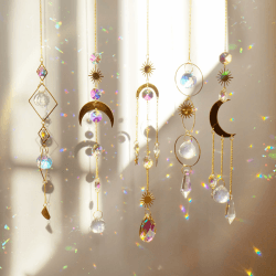 nuyikaso 5 Stück Sonnenfänger Kristall Hanging Windspiel Regenbogen Sonnen Mond Anhänger Kristalle Ornament Kristallkugeln für Fenster Haus Garten Weihnachten Tag Party Hochzeit Dekoration 5 Stück Goldene