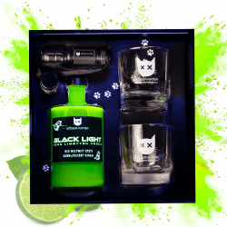Böser Kater Blacklight Vodka Geschenkset | Weltweit erster Schwarzlicht Neon Vodka mit Leucht-Effekt | Set mit 2 Gläsern & UV-Taschenlampe | Fruchtiger Limettengeschmack | Geschenkidee | 0,5l 40% Vol. Böser Kater Blacklight Neon Vodka Geschenkset