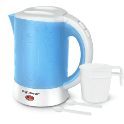 Aigostar Walking Drip - Kleiner Wasserkocher 0,6 Liter Mini Kettle, BPA-Frei, Kompakt Reisewasserkocher Set, Inklusive 2 Tassen und 2 Teelöffel, Leicht, Teekocher mit Kalkfilter, Weiß Blau