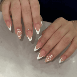 GlamRays 24 Stück French False Nails Press on Nails Mittellange Glänzend Weiß mit kleinen Blumen, süße False Nails, Blumen Tropfen Nägel, tragbare Nägel, Nagelkunst