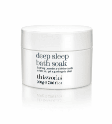 This Works Deep Sleep Bath Soak, 200 g — luxuriöses Badesalz mit ätherischen Ölen von Lavendel, Kamille und Vetivert — Badesalz zum Entspannen vor dem Schlafengehen