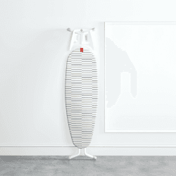 Rayen | Universal-Bügelbrettbezug | EasyClip Einstellung Bügelbezug | 2 Lagen: 100% Baumwolle mit Schaumstoff | Mikroperforiertes Gewebe | Größe: 130 x 47 cm | Weißer Druck