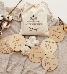 Prinzental® Meilensteinkarten Baby aus Holz | 40 Meilensteine auf edlen Holzscheiben | Mit Blanko Karte und Stoffbeutel | Geschenk zur Schwangerschaft | Zeitloses Design & Premium Qualität