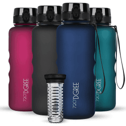 720°DGREE Trinkflasche 1,5l “uberBottle“ softTouch +Früchtebehälter - BPA-Frei - Wasserflasche für Gym, Fitness, Outdoor, Wandern - XL Tritan Sportflasche: Groß, Leicht, Stoßfest, Wiederverwendbar 1500 ml 07 Sapphire Blue - Blau | Softtouch