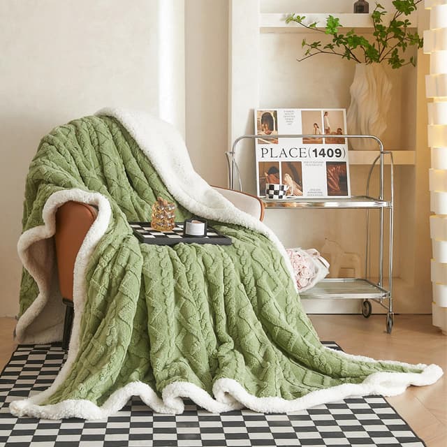 QOFLY Kuscheldecke Flauschig Decke Olivgrün - 100x150cm Warme Sherpa Decke Sofa Klein Als Sofadecke und Wohndecke, Dicke und Weiche Fleecedecke