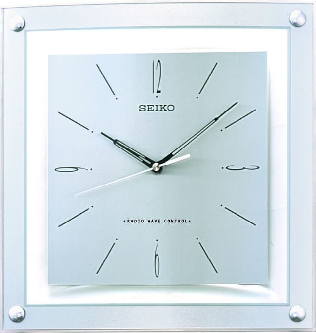🕰️ Tolles Angebot! Seiko Funkwanduhr in Weiß 🕰️