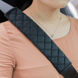 🚗🌟 Premium Auto Gurtpolster im Zweierpack - Bequem und sicher unterwegs 🌟🚗 Angebot bei HelloDeals