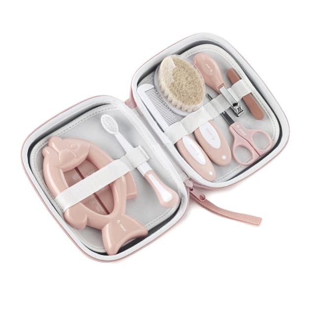 👶 Jané Hygiene-Set mit Kulturtasche, Kamm, Bürste mit Naturborsten, Schere, Nagelclipper, Feilen, Zahnbürste und Thermometer Pale 👶