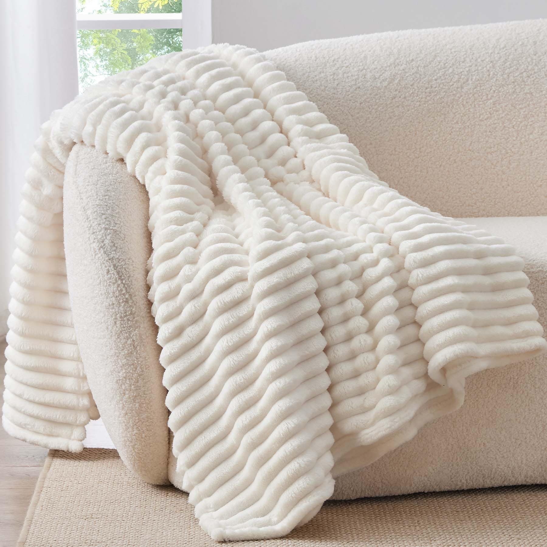 BEDELITE Kuscheldecke Flauschig Decke Klein 😍 - Sofadecke Elfenbein Weiß 125x150, Hochwertiges Flanellmaterial