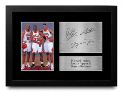🏀🎁 HWC Trading FR A4 Michael Jordan Dennis Rodman und Scottie Pippen Chicago Bulls Geschenke Gedruckt, Signiert Autogramm Bild Angebot bei HelloDeals