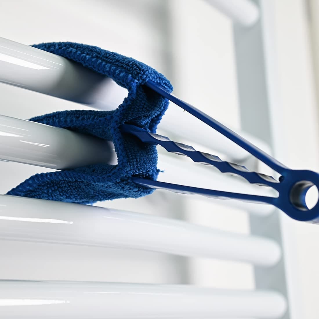 🧹 Heilmetz Staubwedel für Jalousien, Handtuchheizkörper, 2 Stück, Hand waschbarer Mikrofaser Heizkörperbürste abnehmbaren, Reinigungsbürste, Lamellen-Reiniger mit 2 Ersatz-Mikrofaser-Hüllen (Blau) 2 Stück Blau - Spezialangebot!