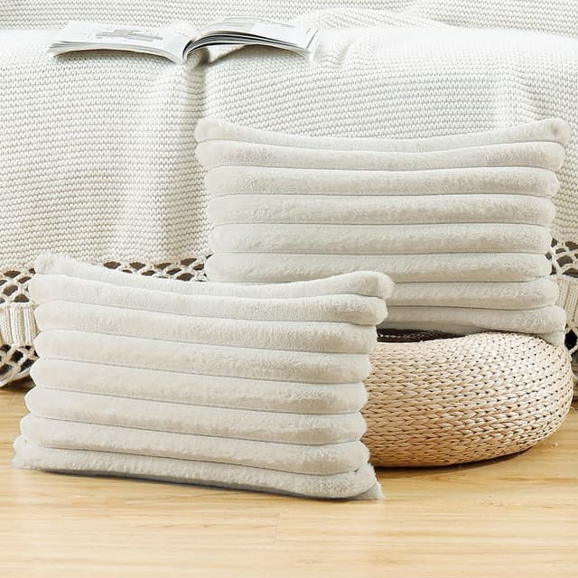 Madizz 2er Set Kunstpelz Plüsch Dekorative Kissenbezüge Flauschig Gestreifte Weich Dekorative Kissenbezug für Sofa Schlafzimmer Kissen Shell Grauweiß 30 x 50 cm Grauweiß 50 x 30 cm, 2 Stück