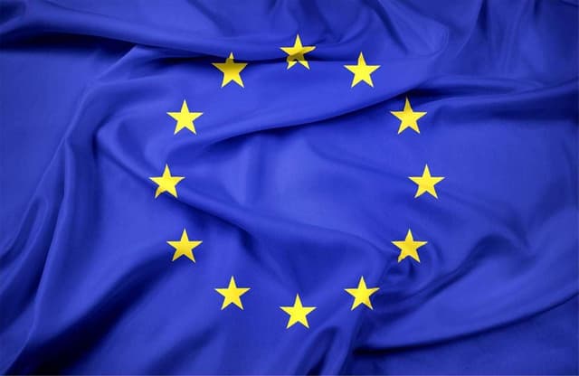 Cosymate Europaflagge EU Fahne Europäische Union Flagge Europa mit Messing-Ösen - Strapazierfähige Fahne für Fahnenmast - 100% Polyester, 90x150cm Europa-EU