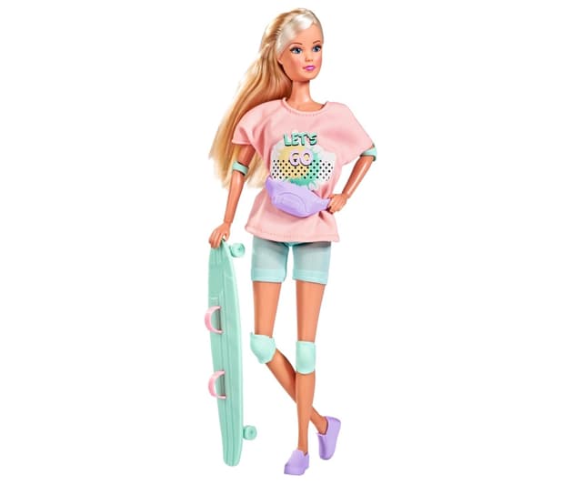 Simba 105733580 - Steffi Love Longboard Girl, Ankleidepuppe im coolen Outfit mit Skateboard, Schoner und Helm, mit Umhängetasche, 29cm Puppe, ab 3 Jahren