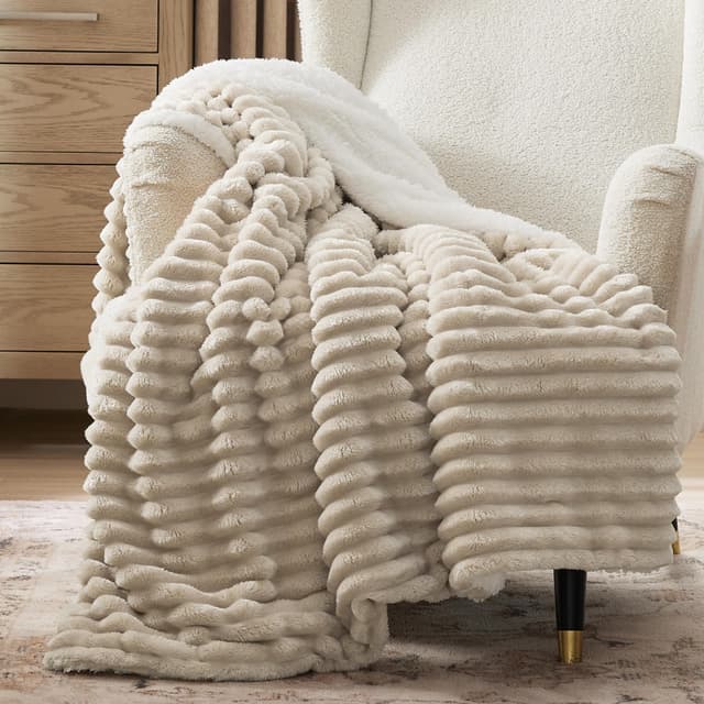BEDSURE Sherpa Decke Beige - Warme Dicke Kuscheldecke Flauschig, Sofadecke Couchdecke Winterdecke, Wohndecke 150x200 cm XL Wohn- & Kuscheldecken 01 - Beige 150 x 200 cm