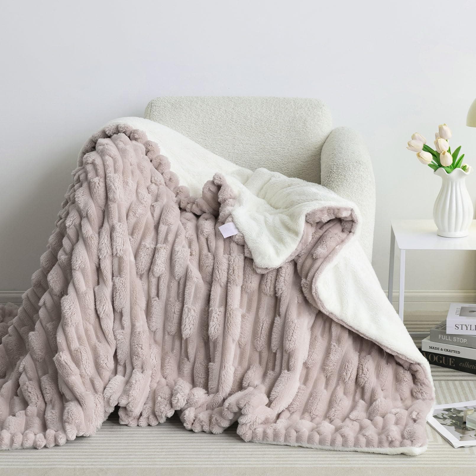 Kuscheldecke Flauschig mit Traumhaft Weiche Textur Extra Warm für Winter, ideal als Sofadecke und Bettüberwurf, Gute Geschenke für Frauen (Taupe Geometrie, 200x230cm) 200x230cm Taupe Geometrie