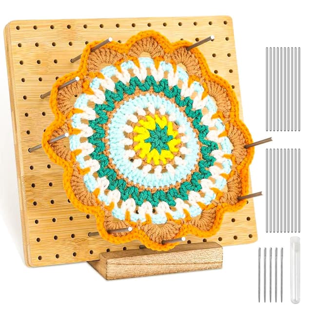 Premium Bambus Blocking Board für Granny Squares | 20cm Häkel-Sperrbrett mit 20 Stahlstiften + 5 Nadeln | Inkl. Stand & Transporttasche | Ideal für Anfänger & Profis