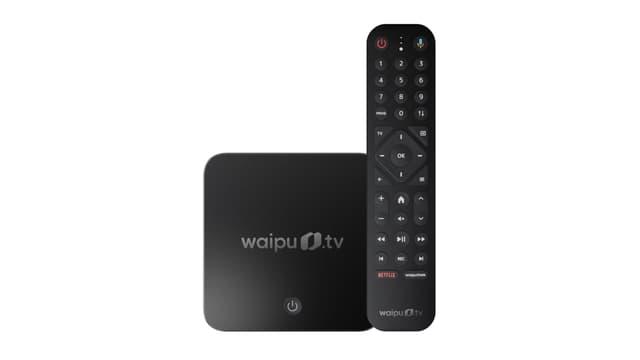 waipu.tv Box | Inkl. Fernbedienung mit Beleuchtung | Fernsehen über WLAN | LAN | HDMI | 4K | HDR10+ | Dolby Vision | Dolby Atmos | Voucher für 3 Monate 300 TV-Sender & 40.000 Filme & Serien