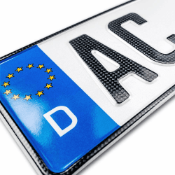 schildEVO 1 Carbon Kfz Kennzeichen | 520 x 110 mm | OFFIZIELL amtliche Nummernschilder | DIN-Zertifiziert – EU Wunschkennzeichen mit individueller Prägung | Autokennzeichen Angebot bei HelloDeals
