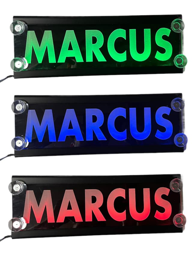 LED Namensschild – Hochwertige LEDs – LKW Namensschilder – Namensschild LKW – LED Schild Name – LKW Zubehör Innenraum – LKW Innenbeleuchtung – RGB Beleuchtung, blendet nicht den Fahrer
