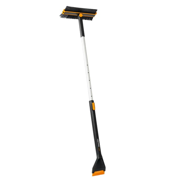 Fiskars X-Series Teleskop-Auto-Schneebürste und -Eiskratzer, 2 Bürsten-Zonen, Schaber mit Harter und weicher Kante, Drehbarer Kopf, 96-121 cm, Mit austauschbaren Teilen, 1078492
