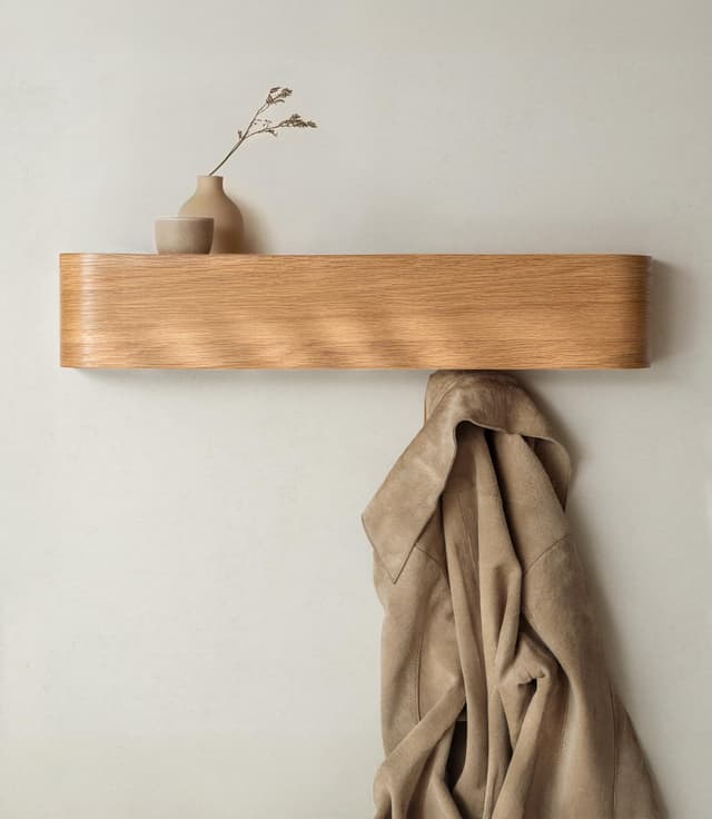 Kazai. Wandgarderobe 'Toke' | Moderne Design-Garderobe mit verdeckten Wandhaken | Garderobenpaneel aus Massivem Echtholz-Furnier | Eiche 5 Haken Eiche