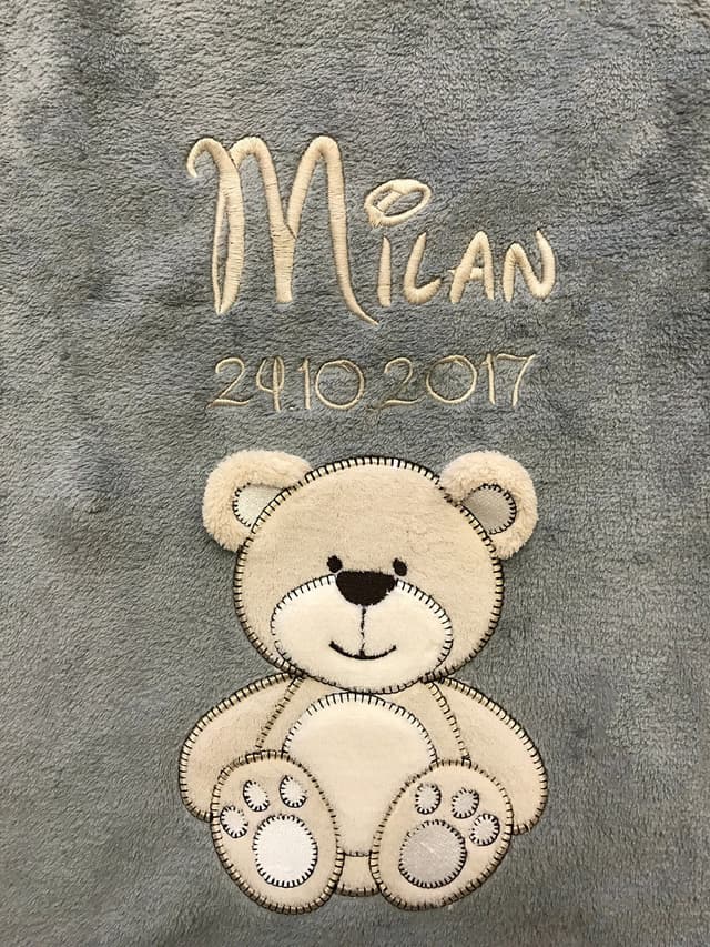 KIDDI-MEDIA Babydecke mit Name und Geburtsdatum Bestickt/kuschelig weich / 1A Qualität (Anthrazit - Bär) .Anthrazit - Bär