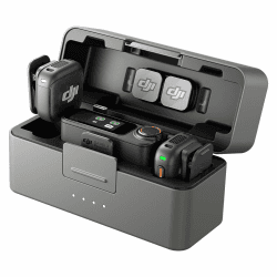 DJI Mic 3 (2 Sender + 1 Empfänger + Ladeschale), Funkmikrofon für iPhone/Kamera/Android, Ultraleicht, Adaptive Gain-Steuerung für ausgewogene Lautstärke, 28 Std. Nutzung, Vlog Angebot bei HelloDeals