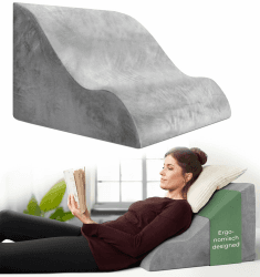 Ergonomisches Lesekissen für Bett und Sofa – Bequemes Rückenkissen mit Memory Foam – Verwendbar als Reflux Kissen, Keilkissen Bett, Bettkissen Rückenlehne im Sitzen und Liegen, GRAU BREIT Grau