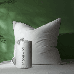 DOWNFOCUS Premium Kopfkissen 80x80,100% natürliche Daunen & Federn, Ergonomisch optimiert 3 Kammern Nackenstützkissen, Mittelfestes Kissen fachärztlich geprüft, Oeko-Tex zertc 80x80 80 x 80 cm