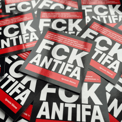 FCK Antifa Aufkleber, 100 Stück, Schwarz, Quadratisch, Typografie, Hochglanz-UV-Lack, Outdoor, Wiederverwendbar, Aufkleber, Sticker Angebot bei HelloDeals