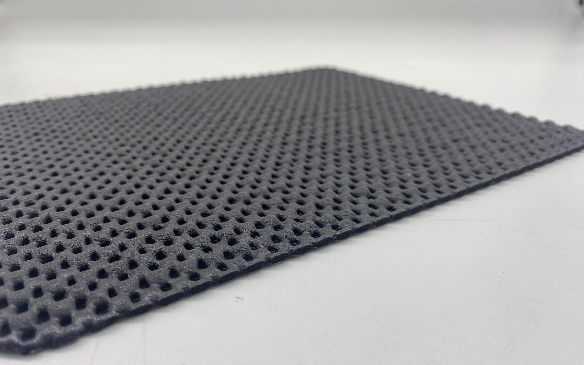 Black-CAT Original Uni-Car-Mate Antirutschmatte 600×450mm – rutschfest & hochreißfest, ideal zur Ladungssicherung im Kofferraum, für Pkw & Kleintransporter, langlebig & ohne Kleber fixierbar