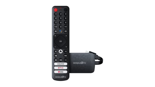 waipu.tv 4K Stick (1. Generation) | Inkl. Fernbedienung mit Schnellwahltasten | Fernsehen über WLAN | HDMI | 4K | HDR | Dolby Atmos | Voucher für 3 Monate 300 TV-Sender & 40.000 Filme & Serien