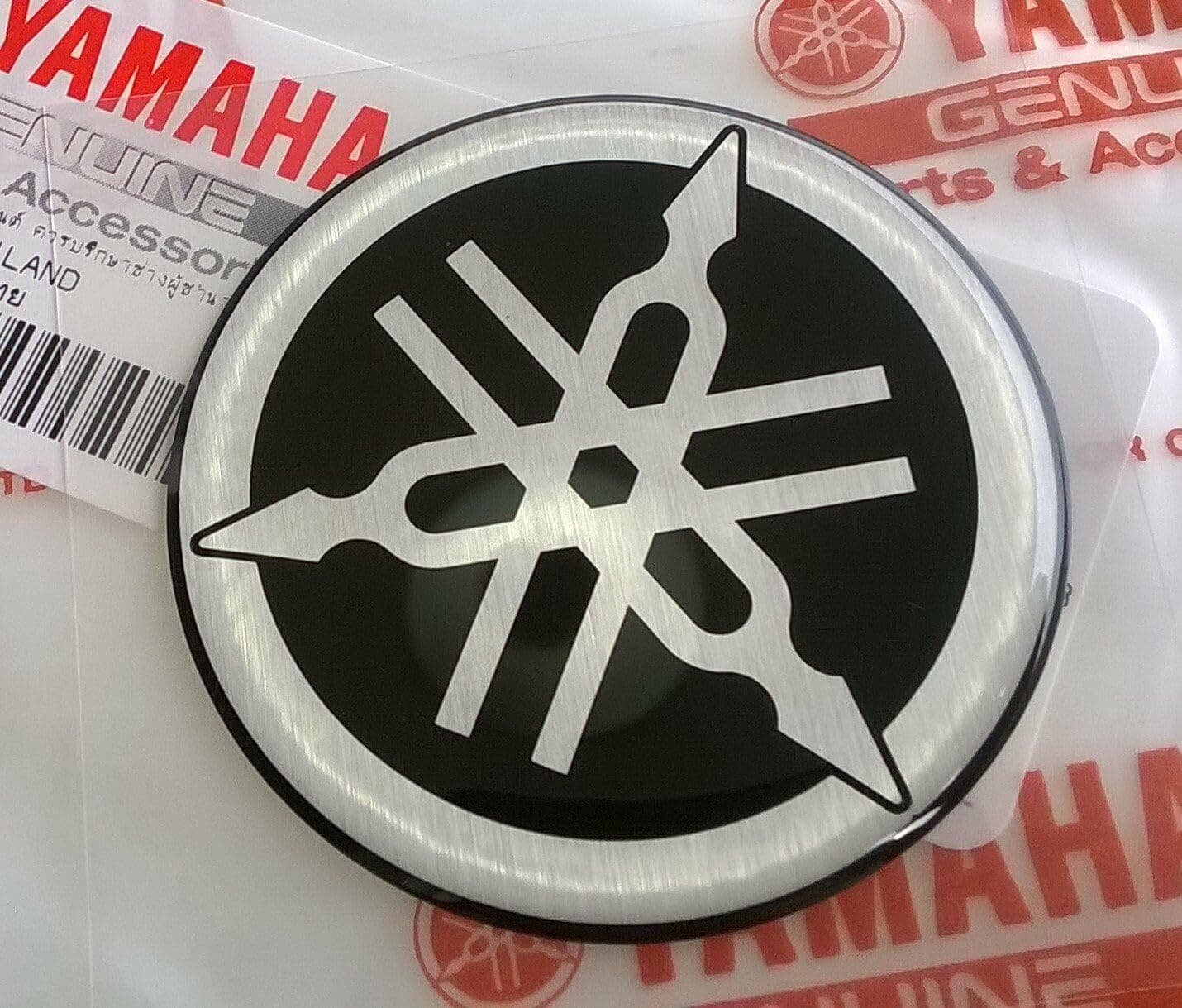 Yamaha original Aufkleber Logo Emblem 3D Sticker selbstklebend für Motorröder, Motorroller, ATV, Jetski (schwarz/Silber, 50mm)