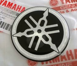 Yamaha original Aufkleber Logo Emblem 3D Sticker selbstklebend für Motorröder, Motorroller, ATV, Jetski (schwarz/Silber, 50mm) Angebot bei HelloDeals