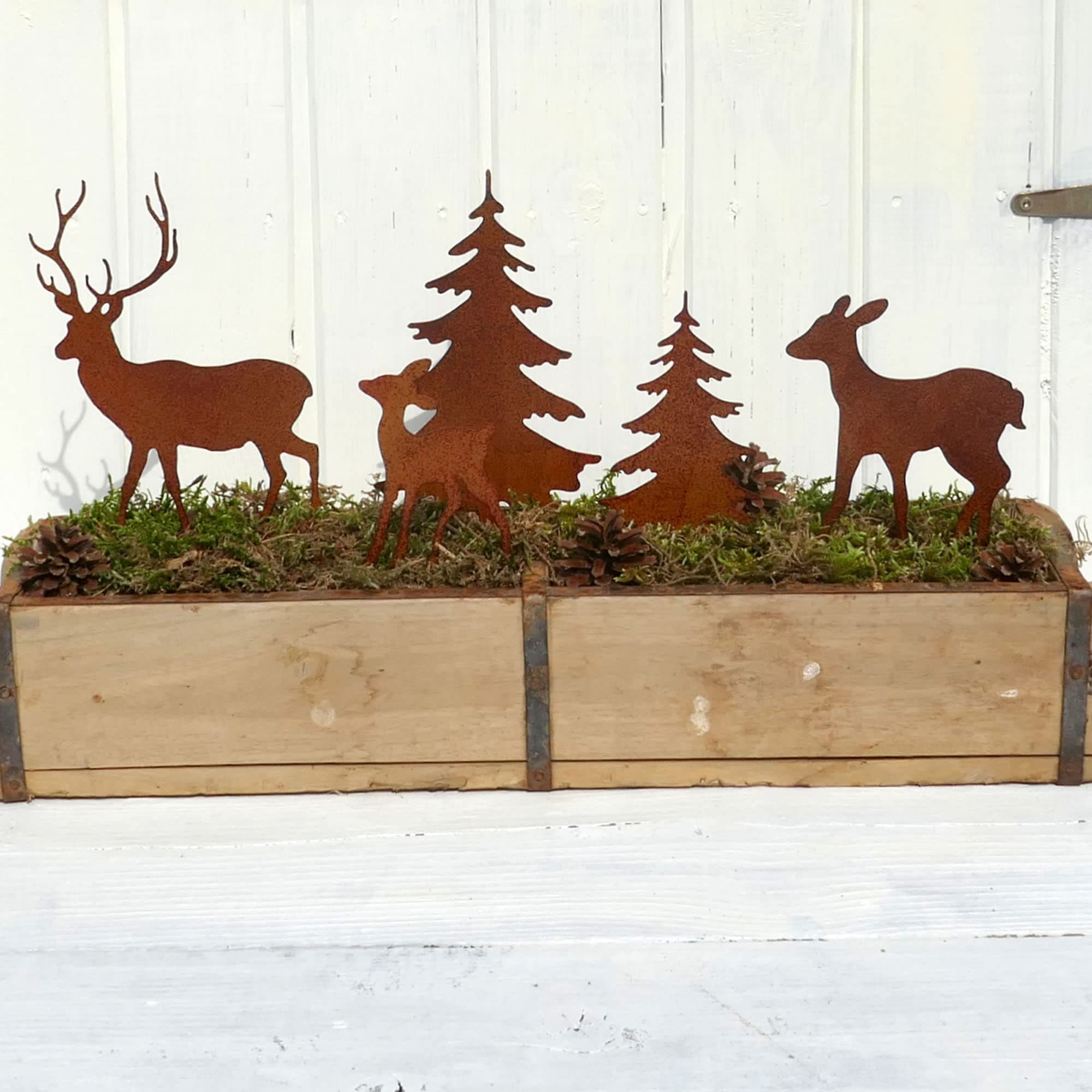 Storm's Gartenzaubereien Gartenstecker Deko Rehe und Hirsche mit 2 Tannen in Rostoptik 5er Set - Weihnachtsdeko zum Basteln - Gartendeko Angebot bei HelloDeals