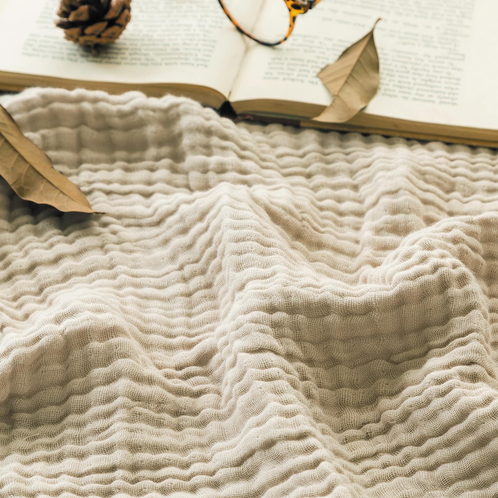 EMME Musselin-Decke, 100% Baumwolle, 152 x 203 cm Beige Sommer-Überwurf Decken für Couch, atmungsaktive Gaze-Decke alle Jahreszeiten, weich und leicht vorgewaschene Baumwolldecke 150 x 200 cm 01-beige Angebot bei HelloDeals
