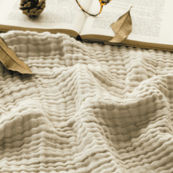 EMME Musselin-Decke, 100% Baumwolle, 152 x 203 cm Beige Sommer-Überwurf Decken für Couch, atmungsaktive Gaze-Decke alle Jahreszeiten, weich und leicht vorgewaschene Baumwolldecke 150 x 200 cm 01-beige Angebot bei HelloDeals