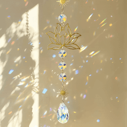 Lotusblüten Sonnenfänger mit Kristallprisma – Sonnenfänger Kristall für Fensterdeko – Eleganter Lotus Sonnenfängers aus Messing für Haus, Büro oder Auto – Glas Windspiel als Lichtfänger & Geschenkidee Angebot bei HelloDeals