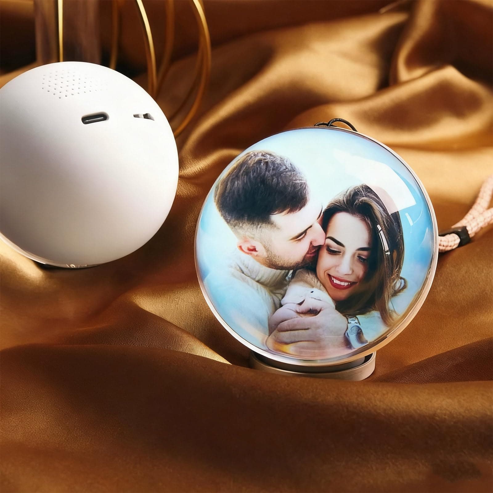 SOUFEEL 3D Kristallkugel Videoplayer, 70mm Digitale Erinnerungsanzeige Kristallkugel, Personalisierte Hochladbare Videos und Fotos, Geschenk für Jahrestage, Geburtstage und Weihnachten Mehrfarbig Angebot bei HelloDeals