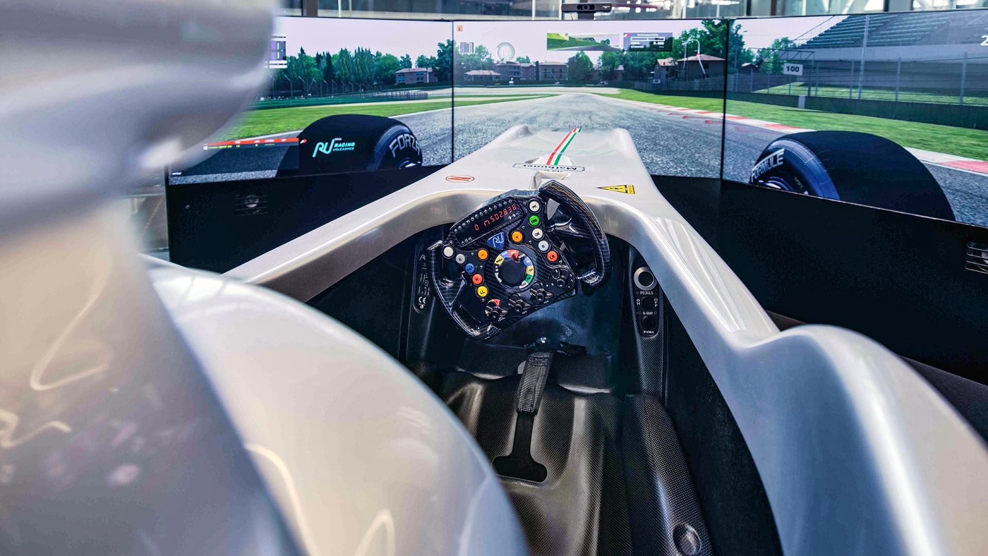 JOCHEN SCHWEIZER Geschenkgutschein: Formel Rennsimulator München (90 Min.) Angebot bei HelloDeals