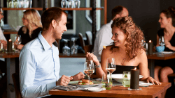 JOCHEN SCHWEIZER Geschenkgutschein: Candle Light Dinner für 2 Angebot bei HelloDeals